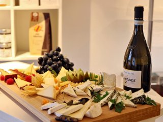 Käseplatten und Geschenke